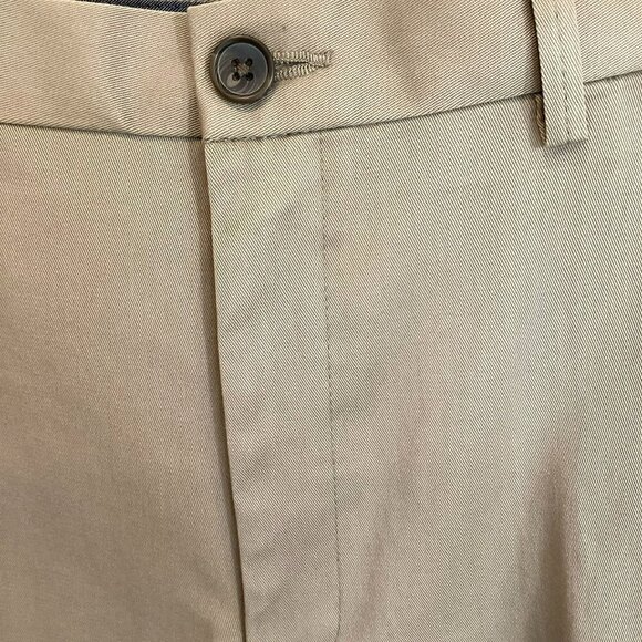 Haggar Men's Classic Fit Premium No Iron Khaki Pants Size 40 Waist 29 Length - Picture 4 of 9